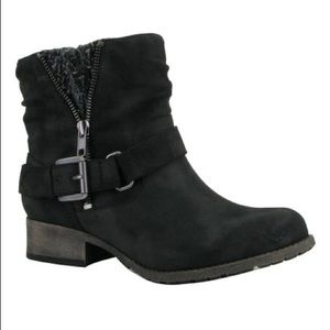 ✨GELLER Black Suede Ankle Boots. Size 8.5✨